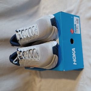 NIB Hoka Women's Bondi 7 Tennis Shoes Size 9 WIDE